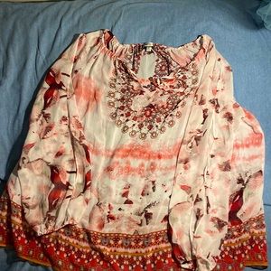 Jennifer Lopez cut sleeve peasant shirt